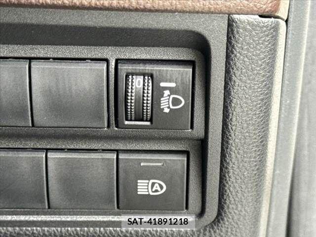 Toyota YARIS CROSS 2021-10 8883167-27