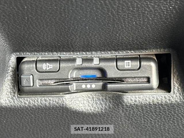 Toyota YARIS CROSS 2021-10 8883167-28