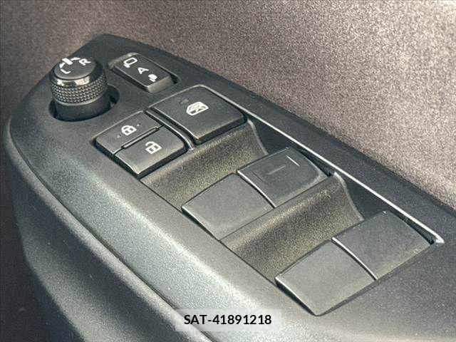 Toyota YARIS CROSS 2021-10 8883167-29
