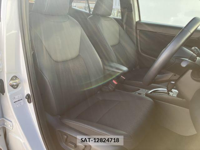 Toyota YARIS CROSS 2025-09 8884683-9