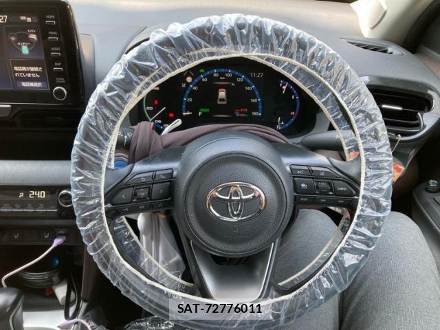 Toyota YARIS CROSS 2022-04 8884698-16