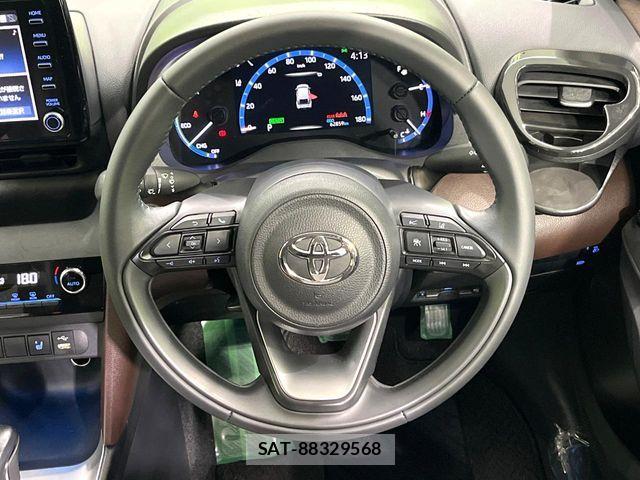 Toyota YARIS CROSS 2021-03 8884695-10