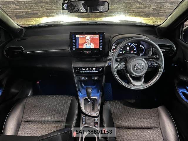 Toyota YARIS CROSS 2023-09 8884687-11