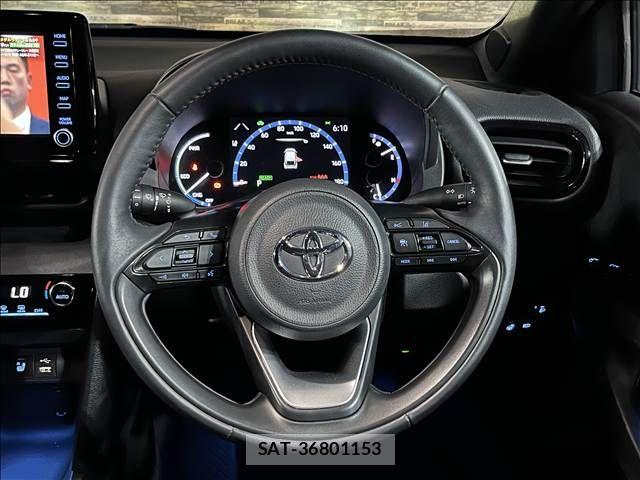 Toyota YARIS CROSS 2023-09 8884687-12