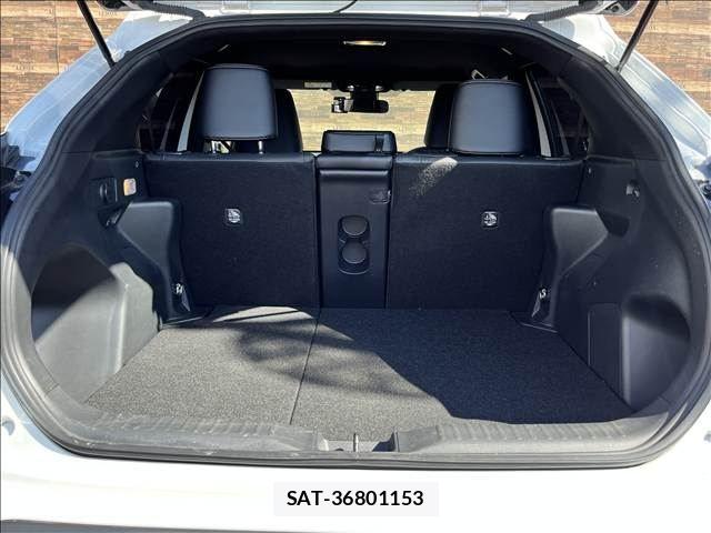 Toyota YARIS CROSS 2023-09 8884687-27