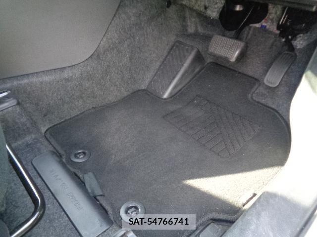 Toyota YARIS 2021-12 631649-14