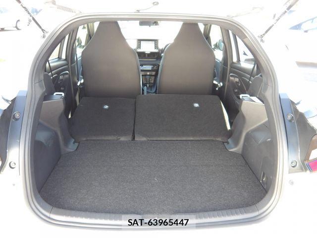 Toyota YARIS 2023-04 1447509-18