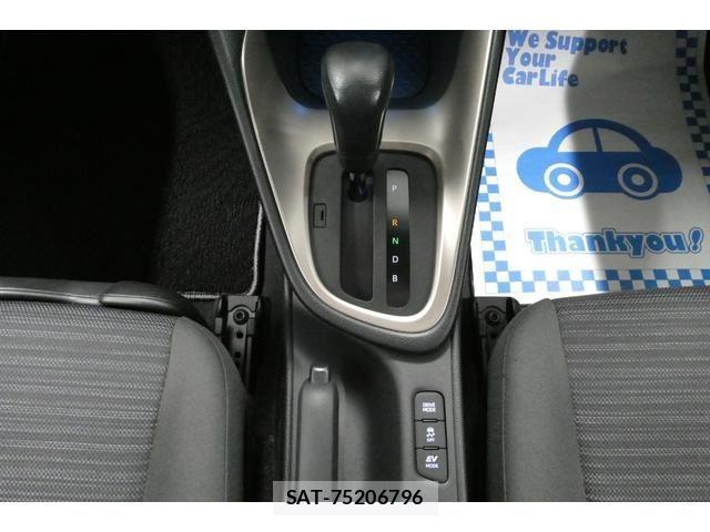 Toyota YARIS 2020-03 1555729-17