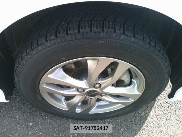 Toyota YARIS 2021-03 6528172-28