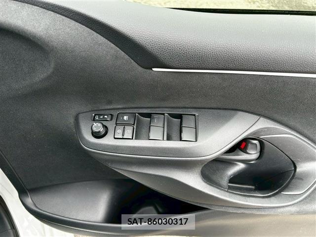 Toyota YARIS 2023-03 6615978-23