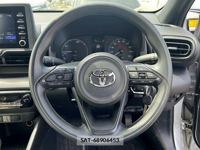 Toyota YARIS 2021-02 6674323-13