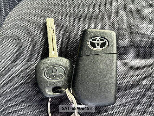 Toyota YARIS 2021-02 6674323-25
