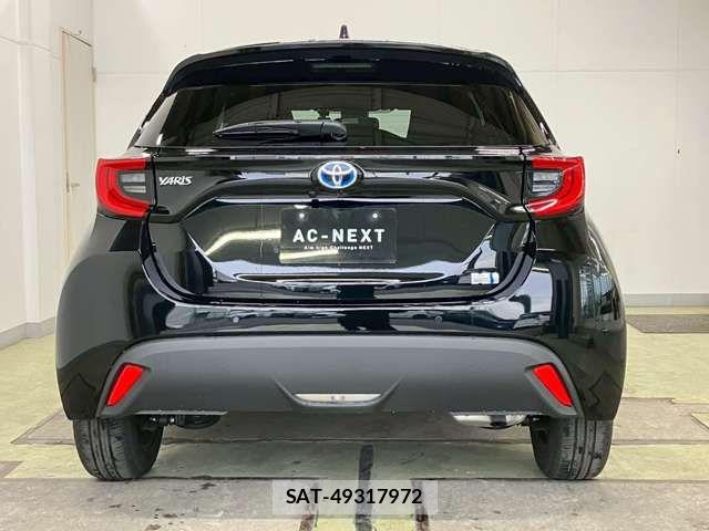 Toyota YARIS 2023-08 6678942-18