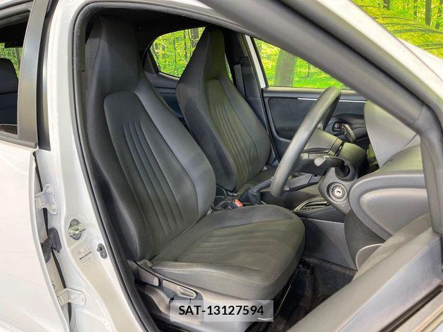 Toyota YARIS 2023-04 6717861-7