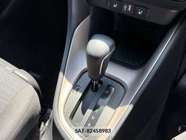Toyota YARIS 2022-09 6818328-17
