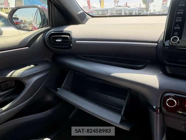 Toyota YARIS 2022-09 6818328-21