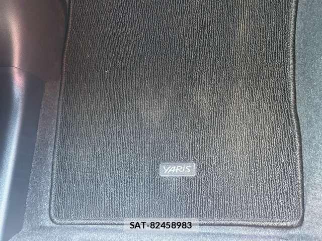 Toyota YARIS 2022-09 6818328-23