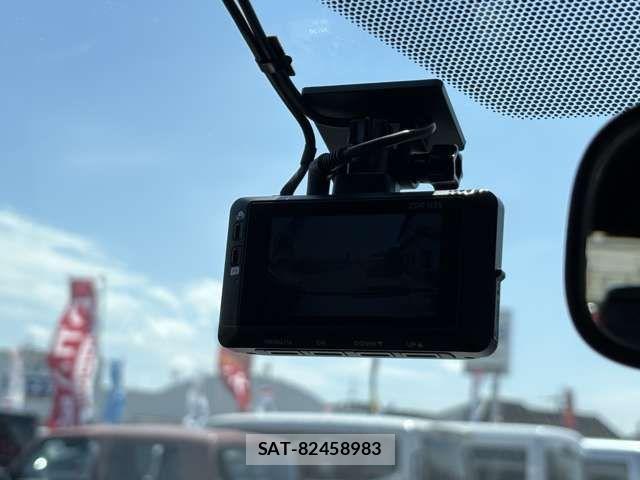 Toyota YARIS 2022-09 6818328-24