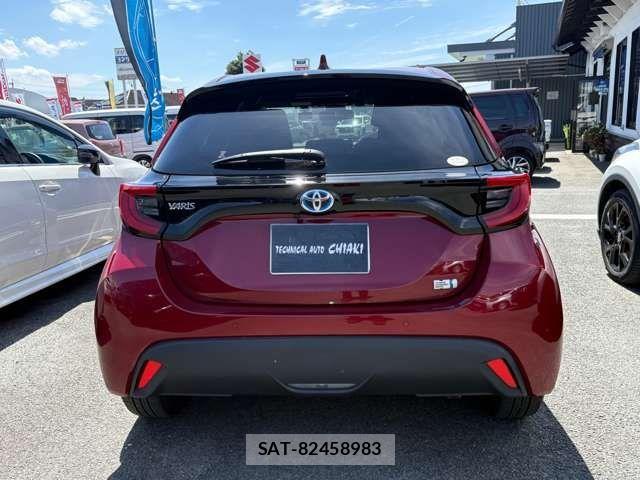 Toyota YARIS 2022-09 6818328-26