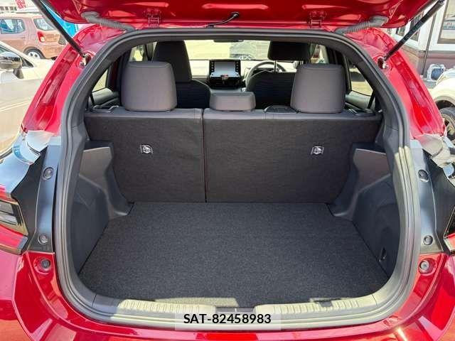 Toyota YARIS 2022-09 6818328-27