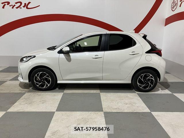 Toyota YARIS 2022-05 6818323-24