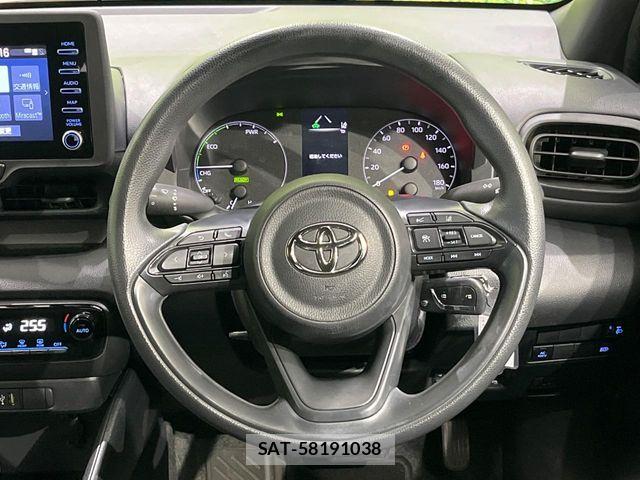 Toyota YARIS 2023-03 6818333-11