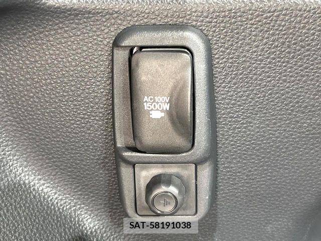 Toyota YARIS 2023-03 6818333-6