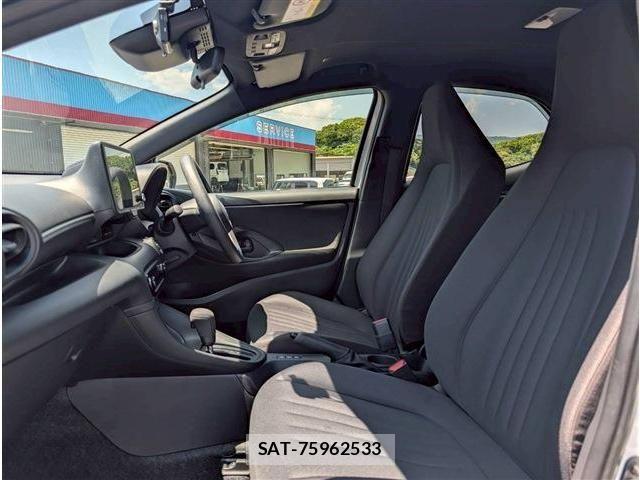 Toyota YARIS 2024-08 6916114-12