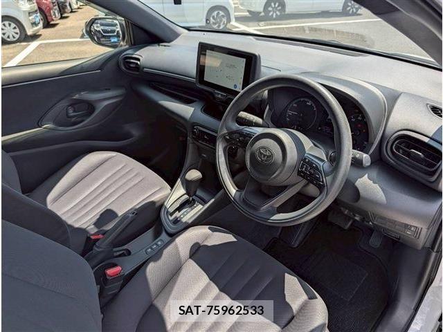 Toyota YARIS 2024-08 6916114-13