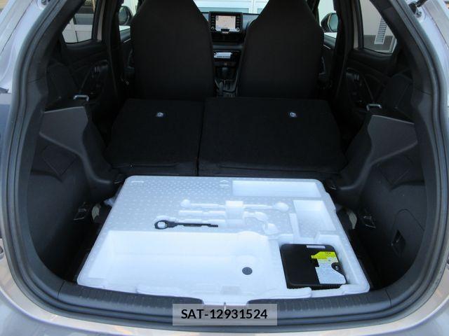 Toyota YARIS 2023-08 6916113-17