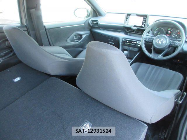 Toyota YARIS 2023-08 6916113-18