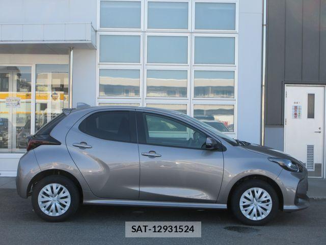 Toyota YARIS 2023-08 6916113-21