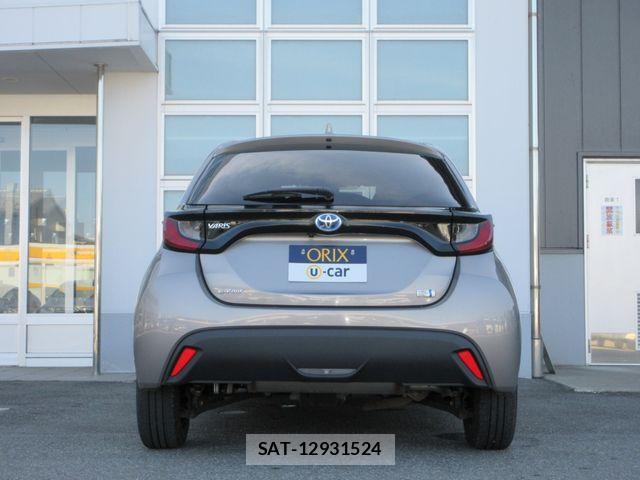 Toyota YARIS 2023-08 6916113-22