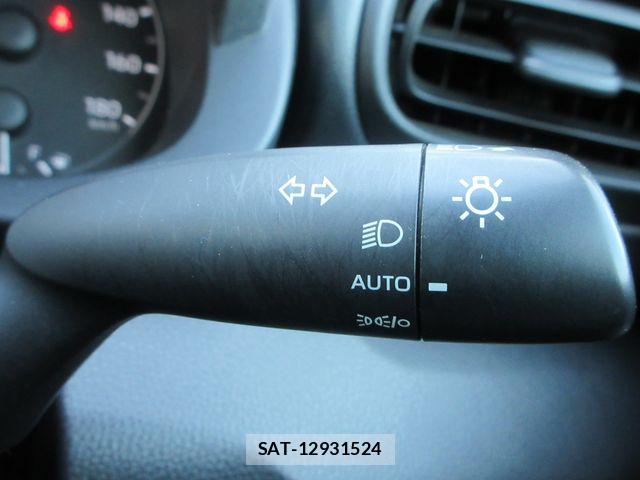 Toyota YARIS 2023-08 6916113-25