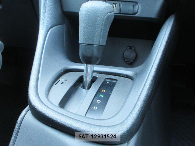Toyota YARIS 2023-08 6916113-26
