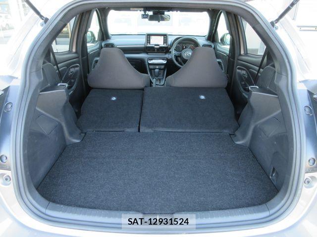 Toyota YARIS 2023-08 6916113-29