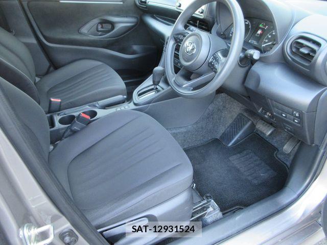 Toyota YARIS 2023-08 6916113-3