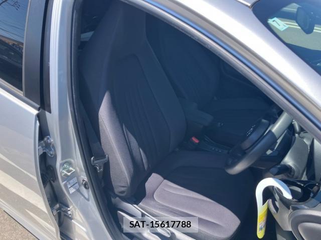 Toyota YARIS 2020-07 6916121-12