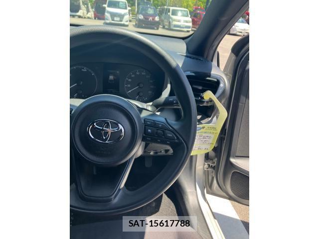 Toyota YARIS 2020-07 6916121-15
