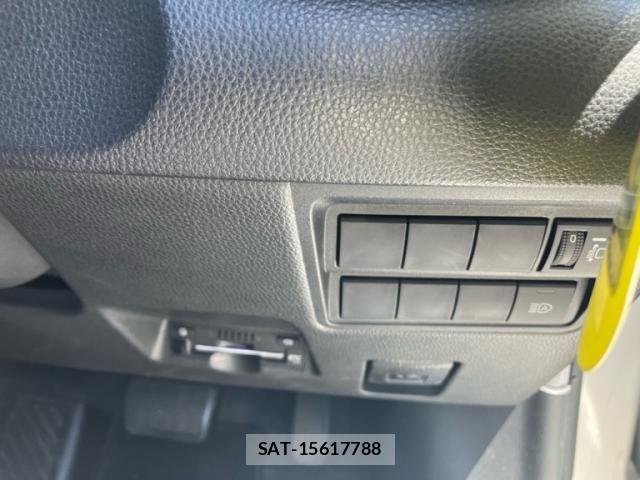 Toyota YARIS 2020-07 6916121-19
