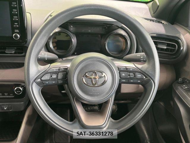 Toyota YARIS 2022-05 7061579-10