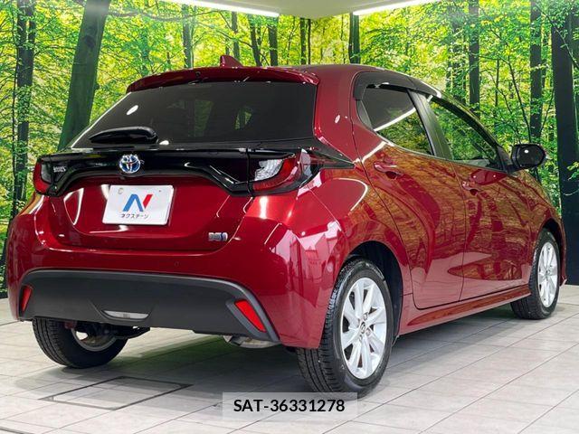 Toyota YARIS 2022-05 7061579-16