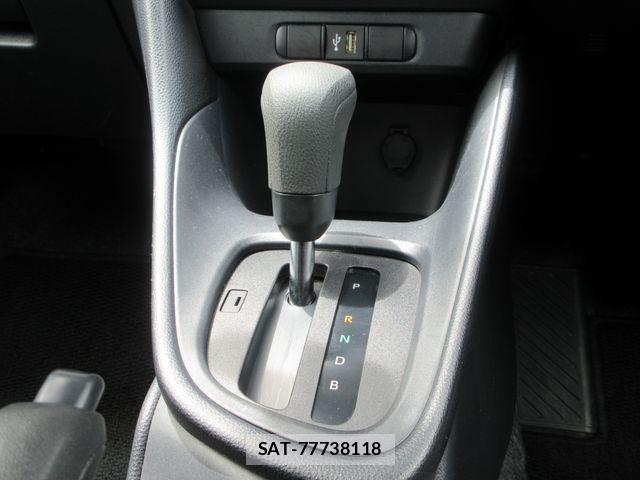 Toyota YARIS 2023-08 7061580-11