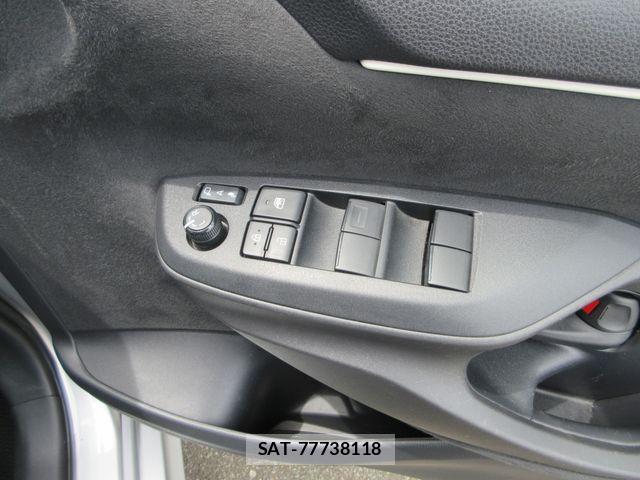 Toyota YARIS 2023-08 7061580-24