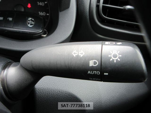 Toyota YARIS 2023-08 7061580-25