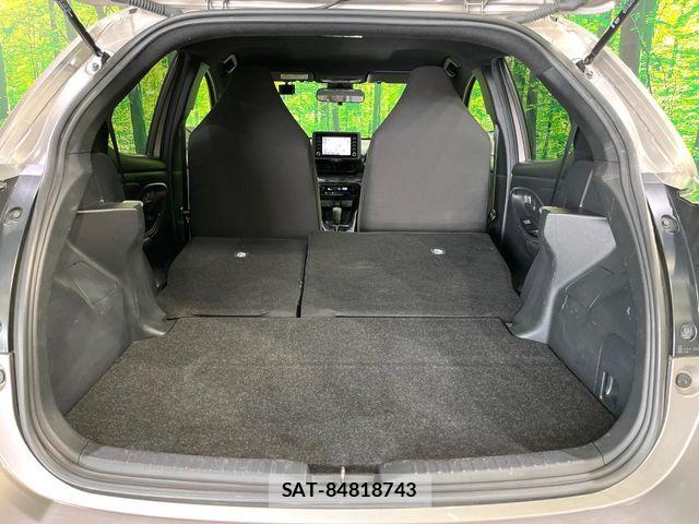 Toyota YARIS 2023-04 7061582-11