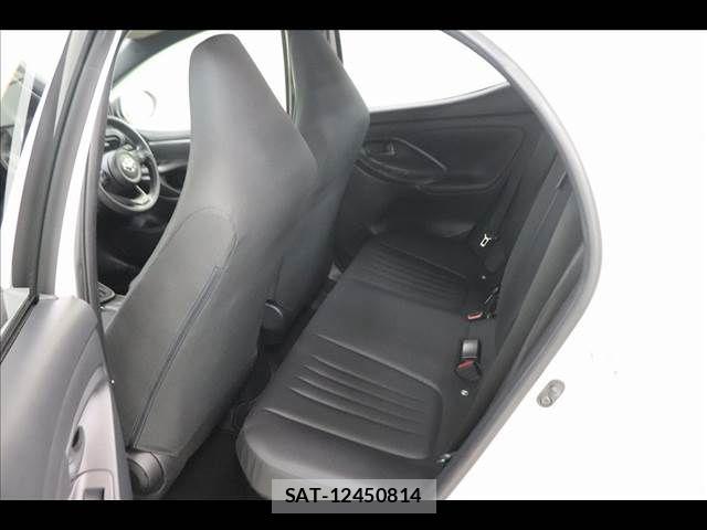 Toyota YARIS 2021-01 7061584-12