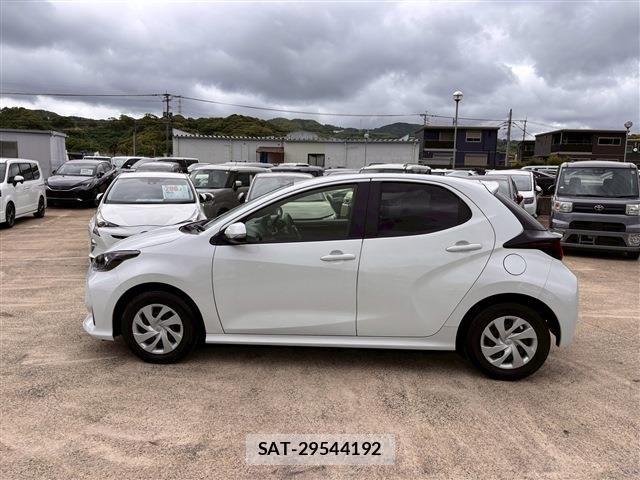 Toyota YARIS 2023-03 7061581-11