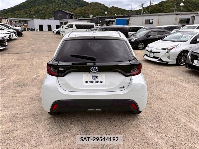 Toyota YARIS 2023-03 7061581-13
