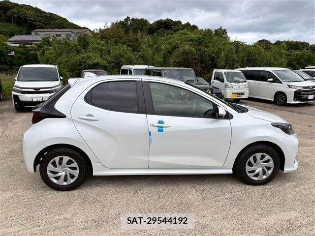 Toyota YARIS 2023-03 7061581-15